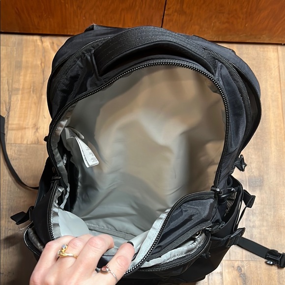 The North Face Black Recon Backpack - Picture 3 of 8